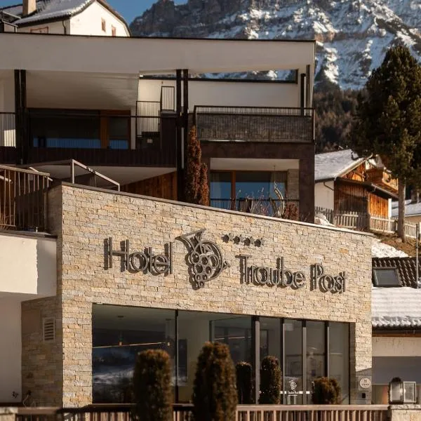 Aktiv- und Wellnesshotel Traube- Post, hotel in Curon Venosta