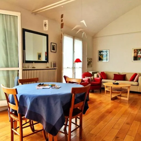 Spacious apartment 4 people parking, bright，位于普罗旺斯艾克斯的酒店