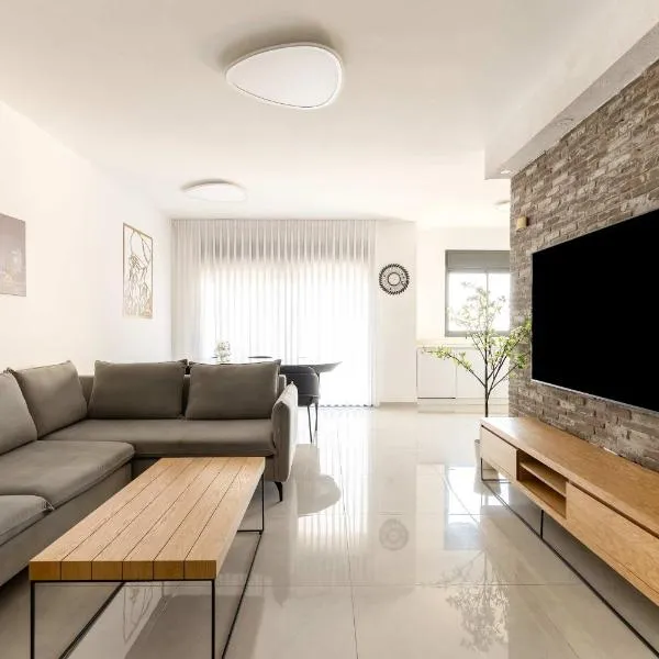 פנינת הקריות, hotel v destinaci Qiryat Ata