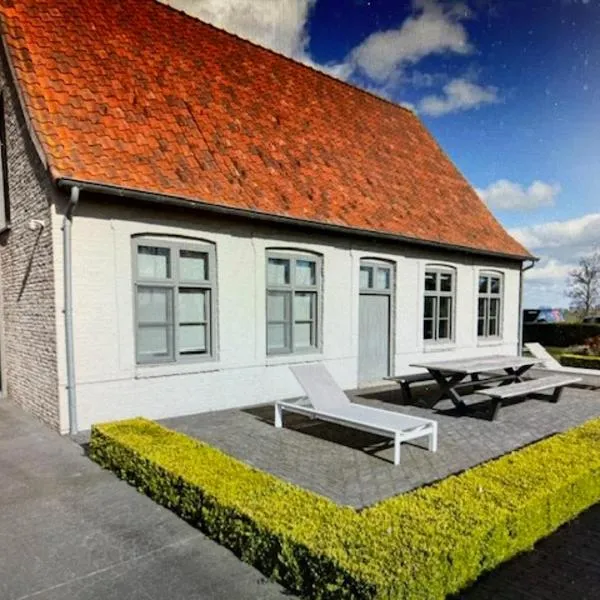 SCHRAVENHOEk met indoorzwembad en sauna, hôtel à Furnes