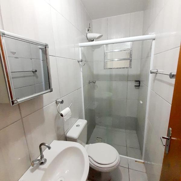Casa em condomínio, com piscina, parquinho infantil, internet 500mb, ideal para família, garagem para 2 carros, com 2 quartos sendo 1 suíte, com Smart TV, 400m da PRAIA - Foto 3