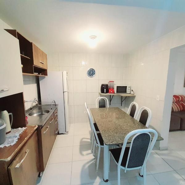 Casa em condomínio, com piscina, parquinho infantil, internet 500mb, ideal para família, garagem para 2 carros, com 2 quartos sendo 1 suíte, com Smart TV, 400m da PRAIA - Foto 5