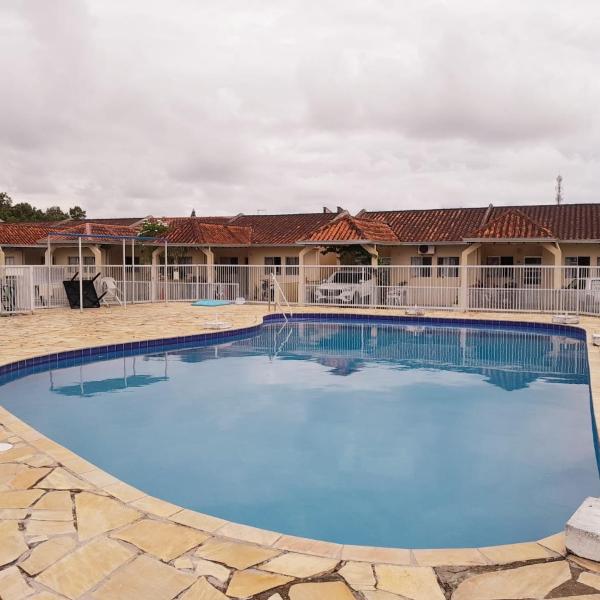 Casa em condomínio, com piscina, parquinho infantil, internet 500mb, ideal para família, garagem para 2 carros, com 2 quartos sendo 1 suíte, com Smart TV, 400m da PRAIA