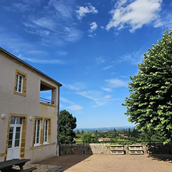 Chambres d'Hôtes La Courlande, hotel v destinaci Saint-Haon-le-Vieux