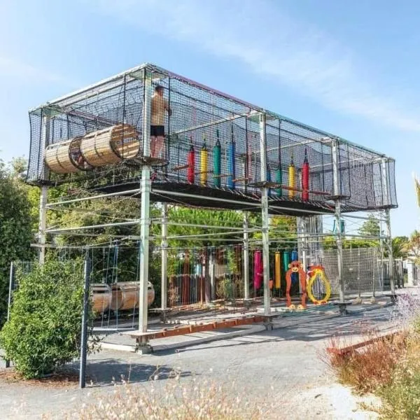 Mobil home, hotel in Angles