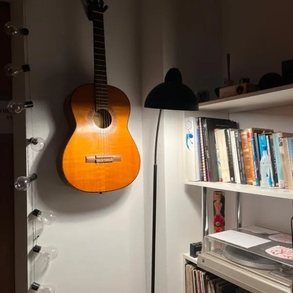 La guitarra apartment - 1 min od dworca, hotel v destinaci Přemyšl