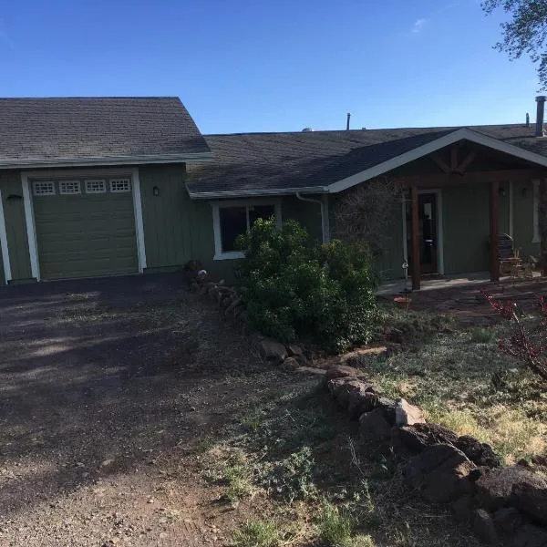 Peaks Wildernest House Bed and Breakfast - Vaccinations Required, hotel in Flagstaff