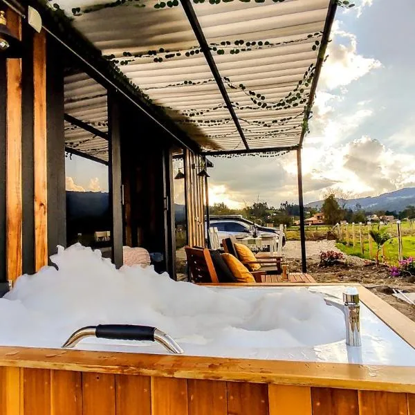 Romántico Glamping tipo contenedor con Jacuzzi cerca al lago de Paipa, hotel di Paipa