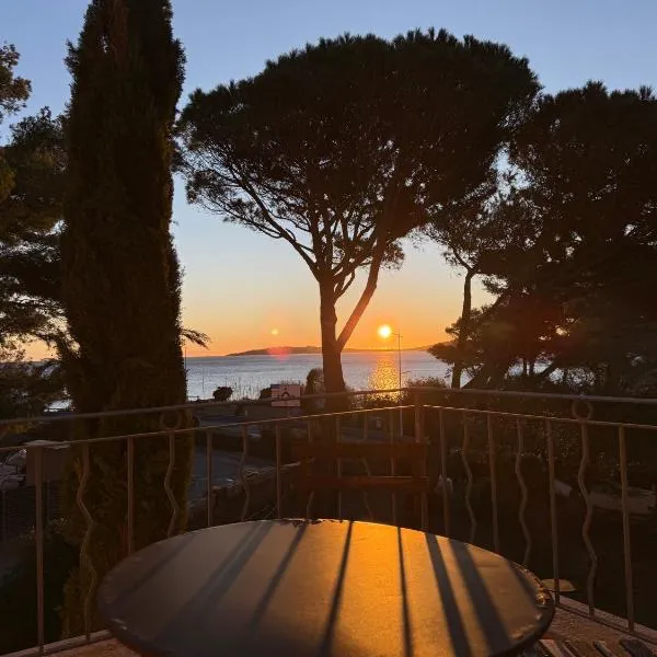 Villa Angelina Front Beach, hotel v destinácii Grimaud