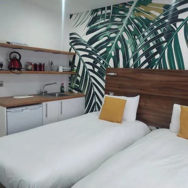 슬라우에 위치한 호텔 Heathrow Windsor Guest house with Airport parking