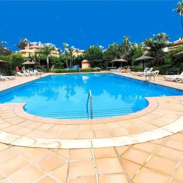 2 bedroom apartment walking distance to the beach in La Cala de Mijas โรงแรมในมีฆาส กอสตา