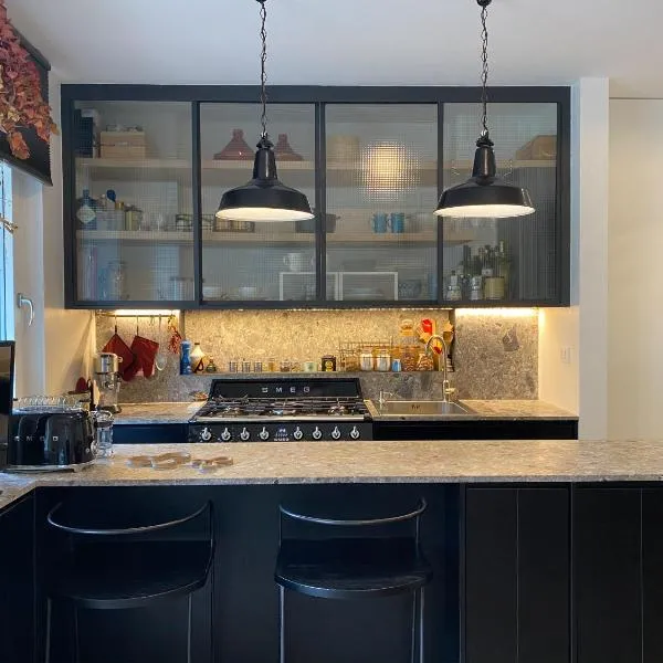 Paolo Sarpi - Charming Apartment with Terrace, hotell Milanos