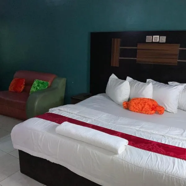 SENATOR'S SUITES and TOWERS HOTEL, hotel in Agege