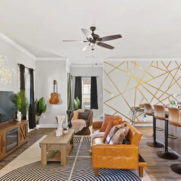 2 King Beds - Newly Built - Walk to UGA and Downtown!, hotell i Athens