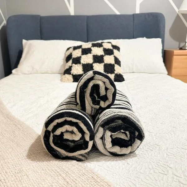 루턴에 위치한 호텔 Spacious Luton Airport Accommodation - Perfect for Contractors, Families, Tourists & Long Stays
