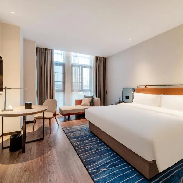 Echarm Hotel Yichang East Railway Station, hotel in Yichang