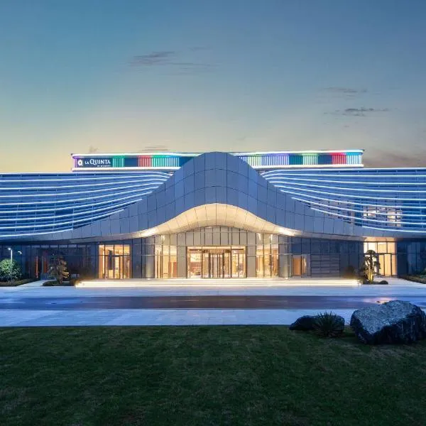 La Quinta by Wyndham Weifang South, hotel v destinaci Wej-fang