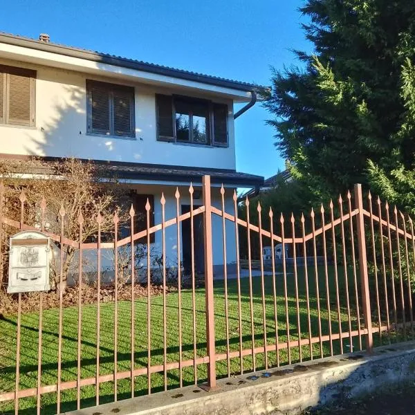 Bed & Breakfast - IL MELOGRANO, hotel v destinaci Vercelli