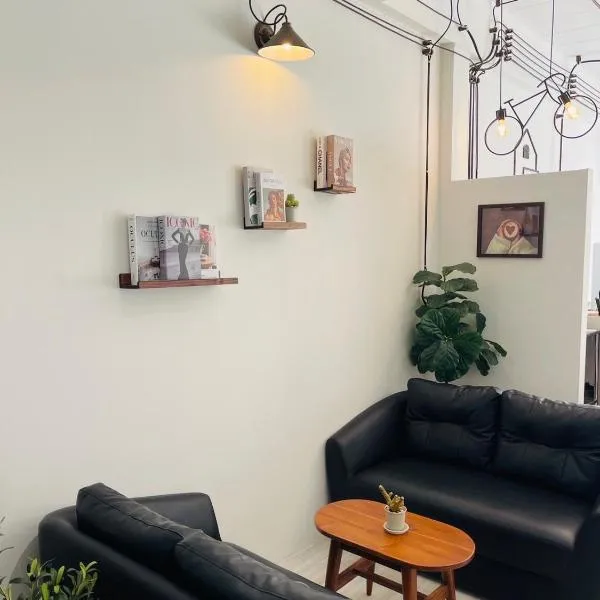 Twins cafe & Room, hotel di Suratthani