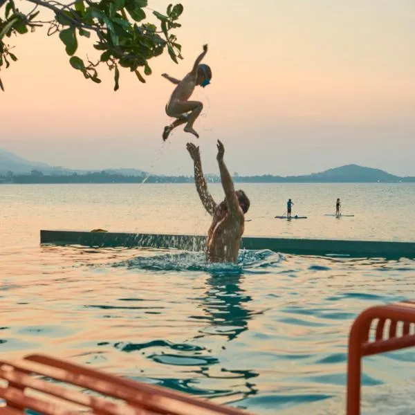 Escape Beach Resort - New Look & Improved, hotel v destinaci Mae Nam