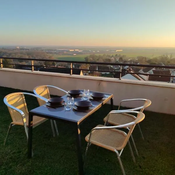 Panorama, hotel in Dammartin-en-Goële