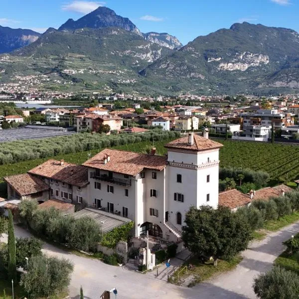 Residence La Colombera, hotel v destinaci Riva del Garda