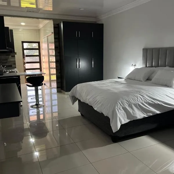 Oasis Lux Apartments, hotel in Volksrust