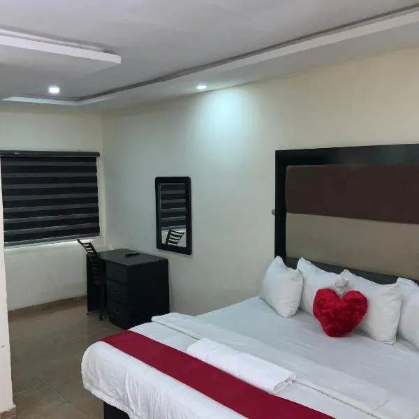 Senators Suites and Towers Hotel, hotel u gradu Omole