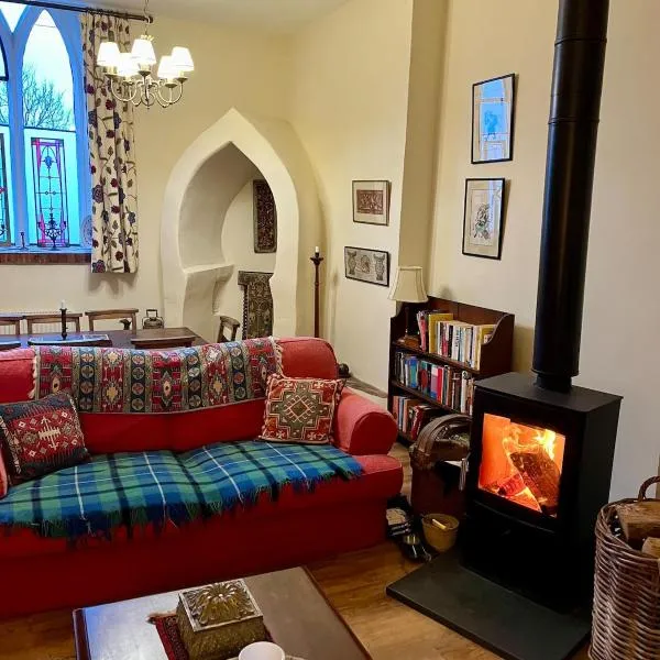 Quirky, comfortable, converted Chapel、Winkleighのホテル