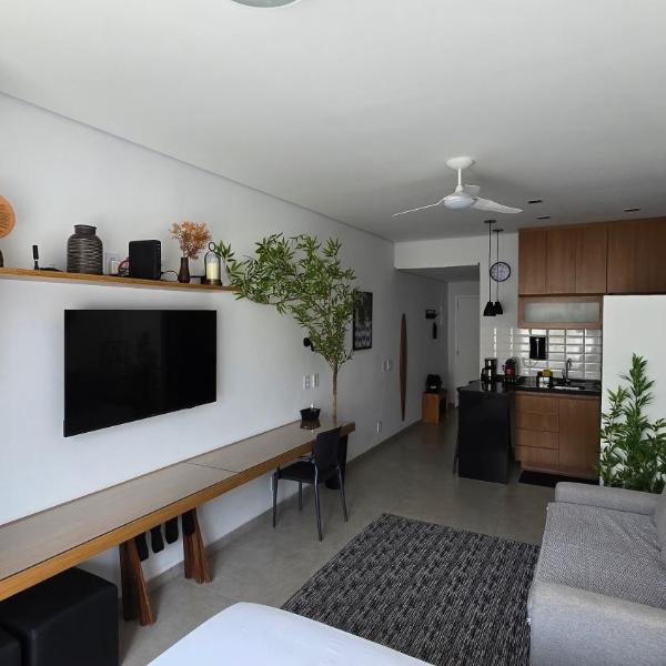 Studio moderno, aconchegante e bem localizado