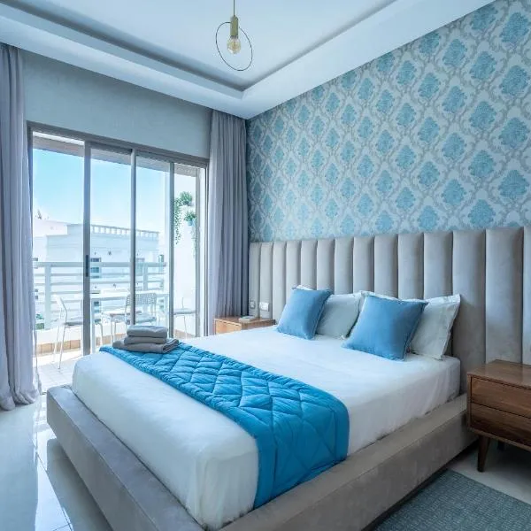 Modern Pool View Apartment - Fast Wi-Fi & Parking، فندق في بوزنيقة