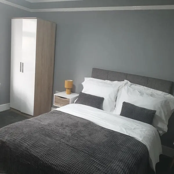S Gravesend 1 Bed Flat 2 Min Walk STN-Town Centre, hotel v destinaci Gravesend