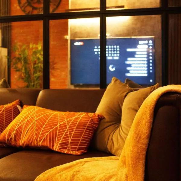 The Brick and Wood Suite Industrial Haven in Makati, hotel in Manila