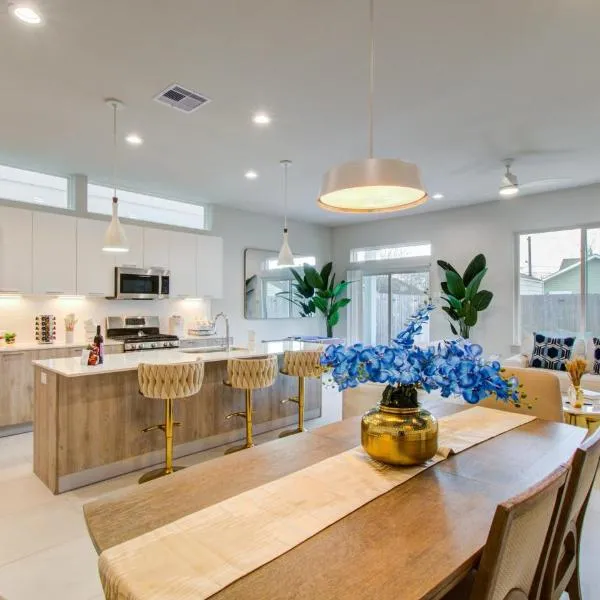 Comfort exceed in this 3 BR premium in Houston!, hotel v destinaci Houston