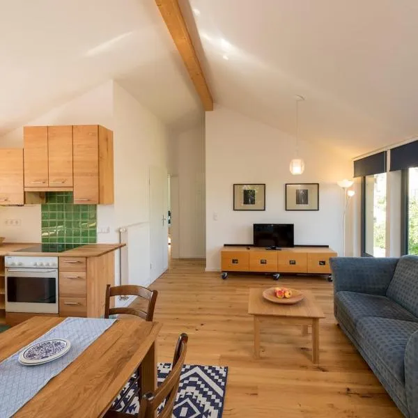 Schöne Wohnung mit Garten, отель в городе Радольфцелль