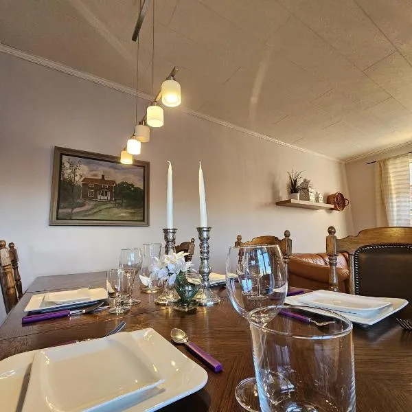 Ferienhaus Luise, Kalles Ferienwohnung, hotel en Rörvik