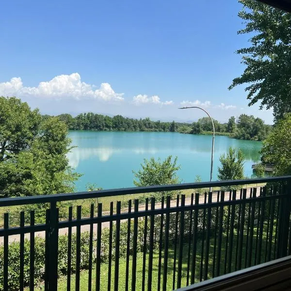 The little lake Verona villa, hotel en Bovo