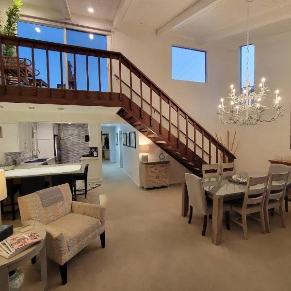 Luv Oceanside Views-1 House to Beach, Boardwalk and Waves-Spacious Rooftop Sun Deck-Plus King Beds too!, hotelli San Diegossa