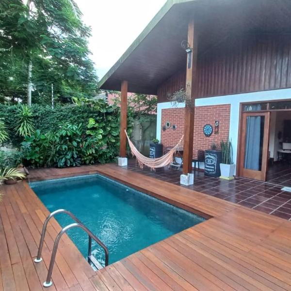 Casa com piscina -100 metros da praia.