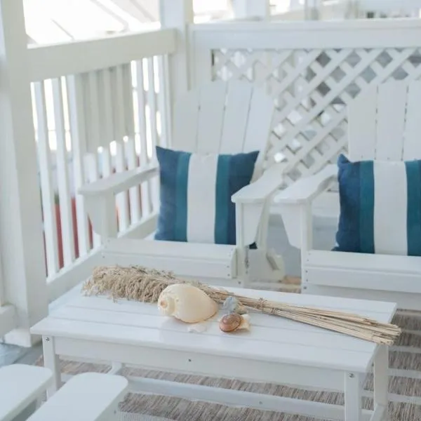 Nautical Nest 2 Bed 2 Bath Condo Walk to Beach, hotel in Tybee Island