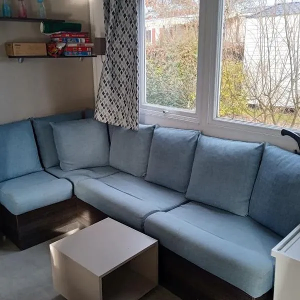 Joli mobilhome 7 places, 3 chambres Blois Amboise Piscine, hotel in Onzain