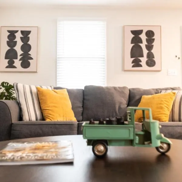 Beautiful Raleigh Home - 3BR Quiet and Family Friendly, hotel v destinaci Raleigh