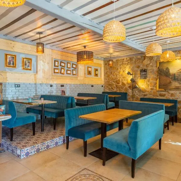 Logis Hôtel Beauséjour – hotel w mieście Berre-des-Alpes