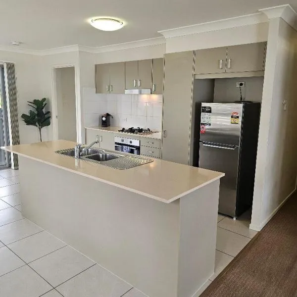 Homely Unit Next to North Lakes, hotel in North Lakes