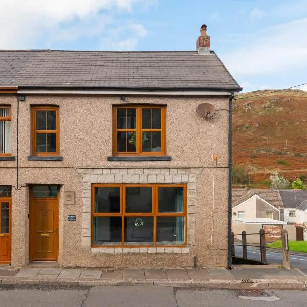 The SPACE Large House In Afan Forest Bike Park By StayStaycations, hotel in Port Talbot