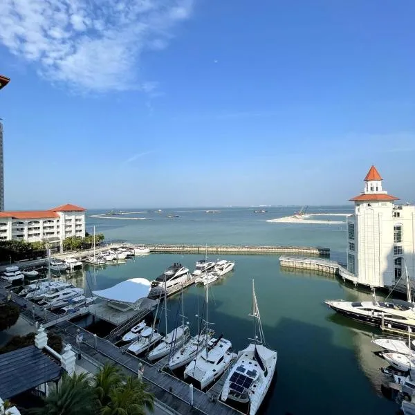 Marina Suite with Seafront Sunrise View, hotel a George Town