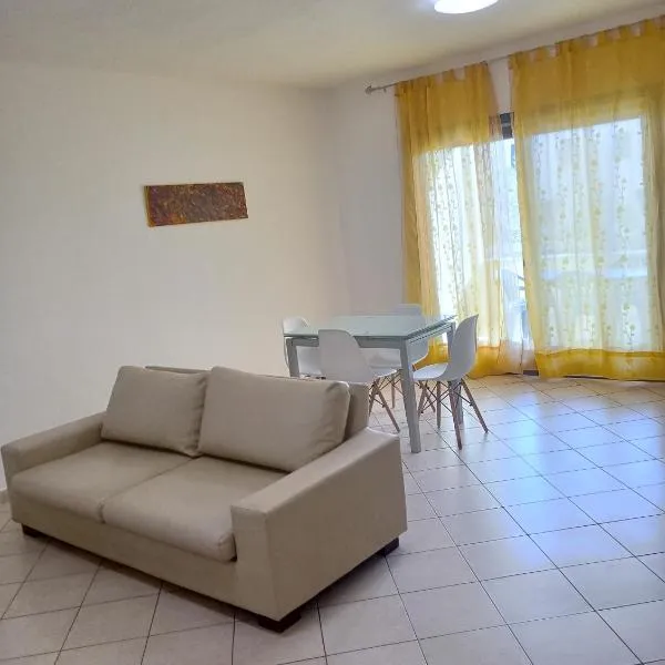 La Casa di Rossella nel cuore della città , Downtown spacious apartment, hotel in Olbia
