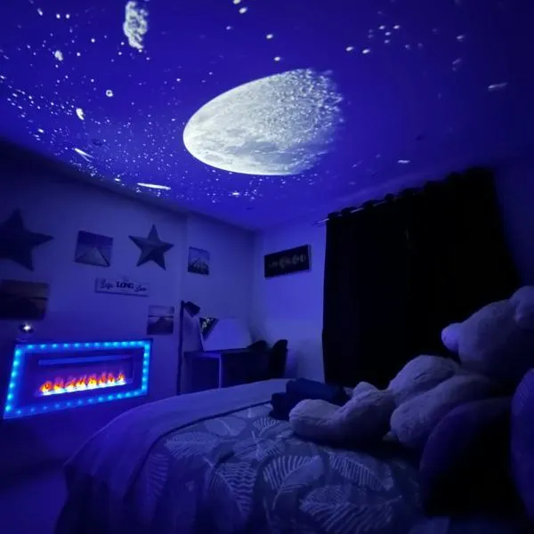 Beach Side APT with Home Cinema, ξενοδοχείο στο Σουόνσι