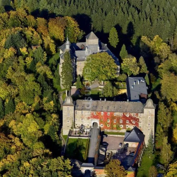 Hotel und Restaurant Burg Schnellenberg, hotel v destinaci Attendorn