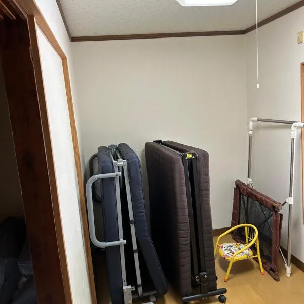 一棟貸し民泊宿松山荘, готель у місті Ікі